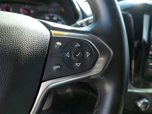 Used 2023 Chevrolet Traverse LT image 12