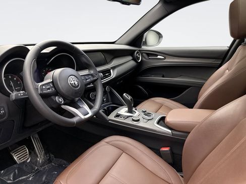 Used 2023 Alfa Romeo Stelvio Ti AWD/4WD image 10
