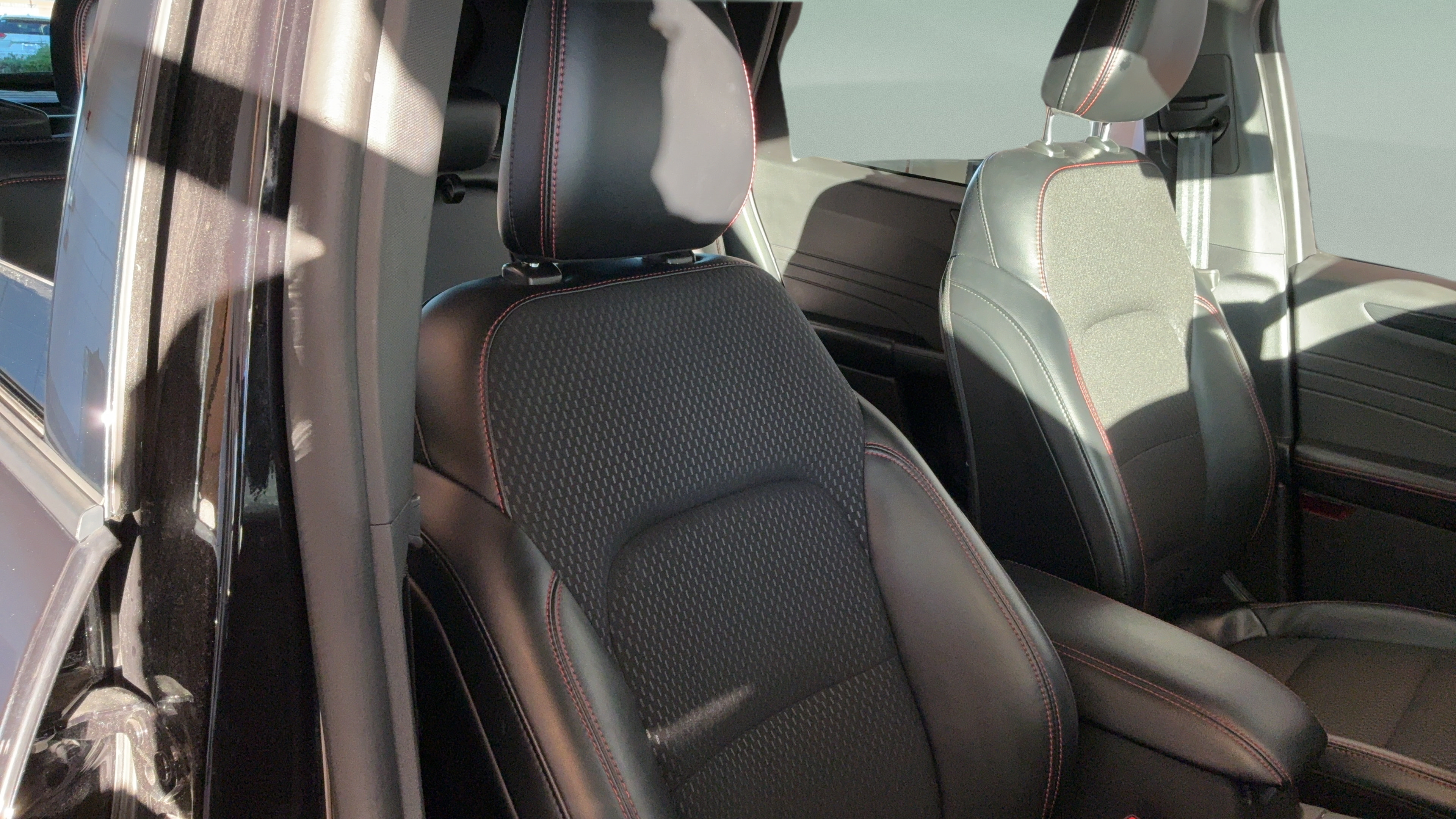 Used 2025 Ford Escape ST-Line Select AWD/4WD image 42