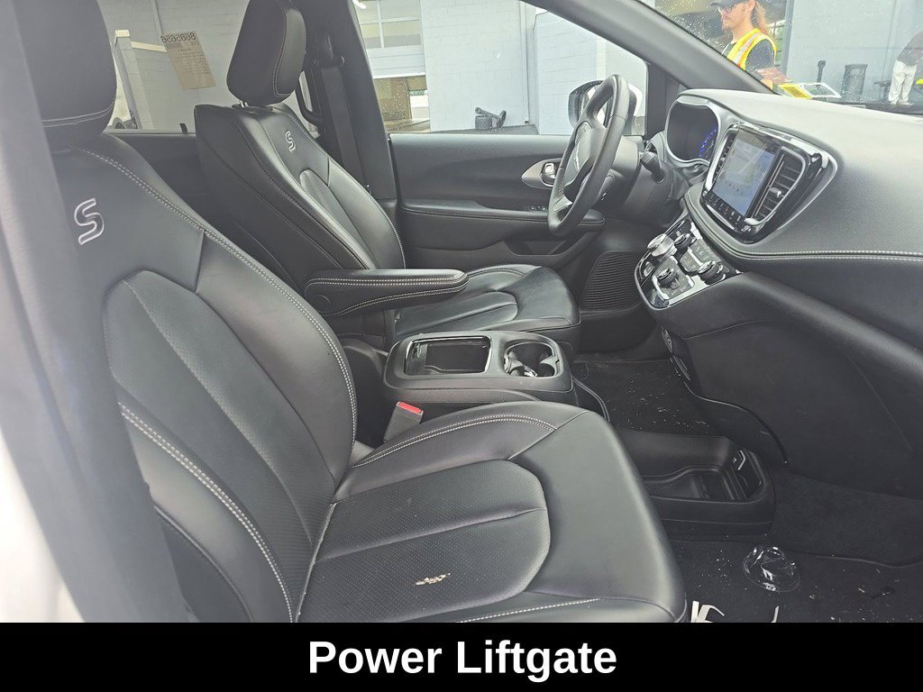 Used 2023 Chrysler Pacifica Touring-L w/ S Appearance Package AWD/4WD image 15