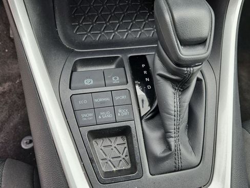 Used 2025 Toyota RAV4 XLE image 22