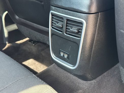 Used 2018 Dodge Charger SXT RWD image 17