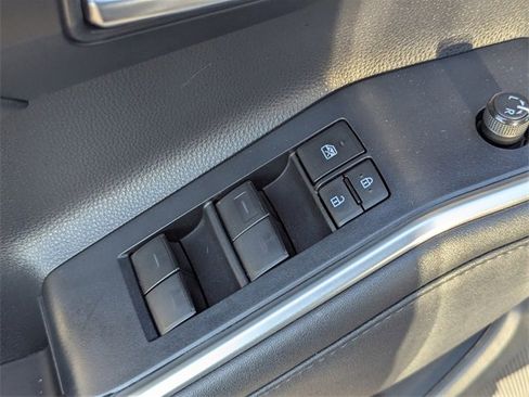 Used 2023 Toyota Highlander XLE image 24