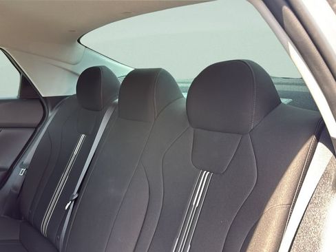 Used 2022 Hyundai Elantra SEL FWD image 10
