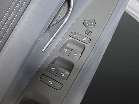 Certified 2025 Hyundai Elantra SEL image 30