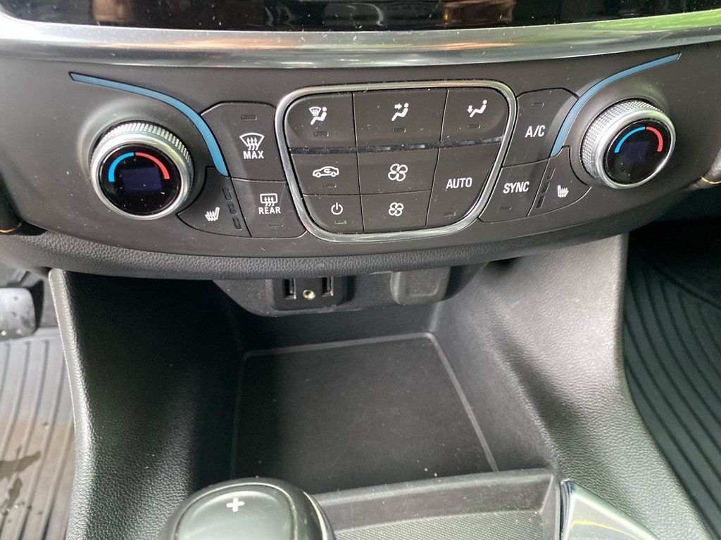 Used 2019 Chevrolet Traverse LT w/ LT Premium Package AWD/4WD image 15