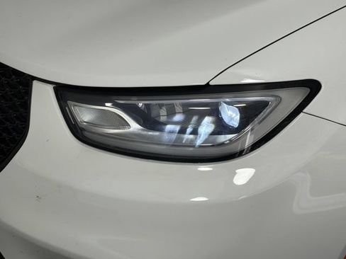 Used 2025 Chrysler Pacifica Limited FWD image 30