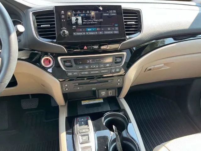 Used 2022 Honda Pilot Elite image 16