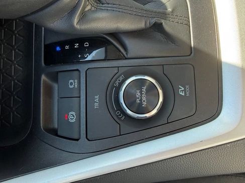 Used 2025 Toyota RAV4 XLE AWD/4WD image 28