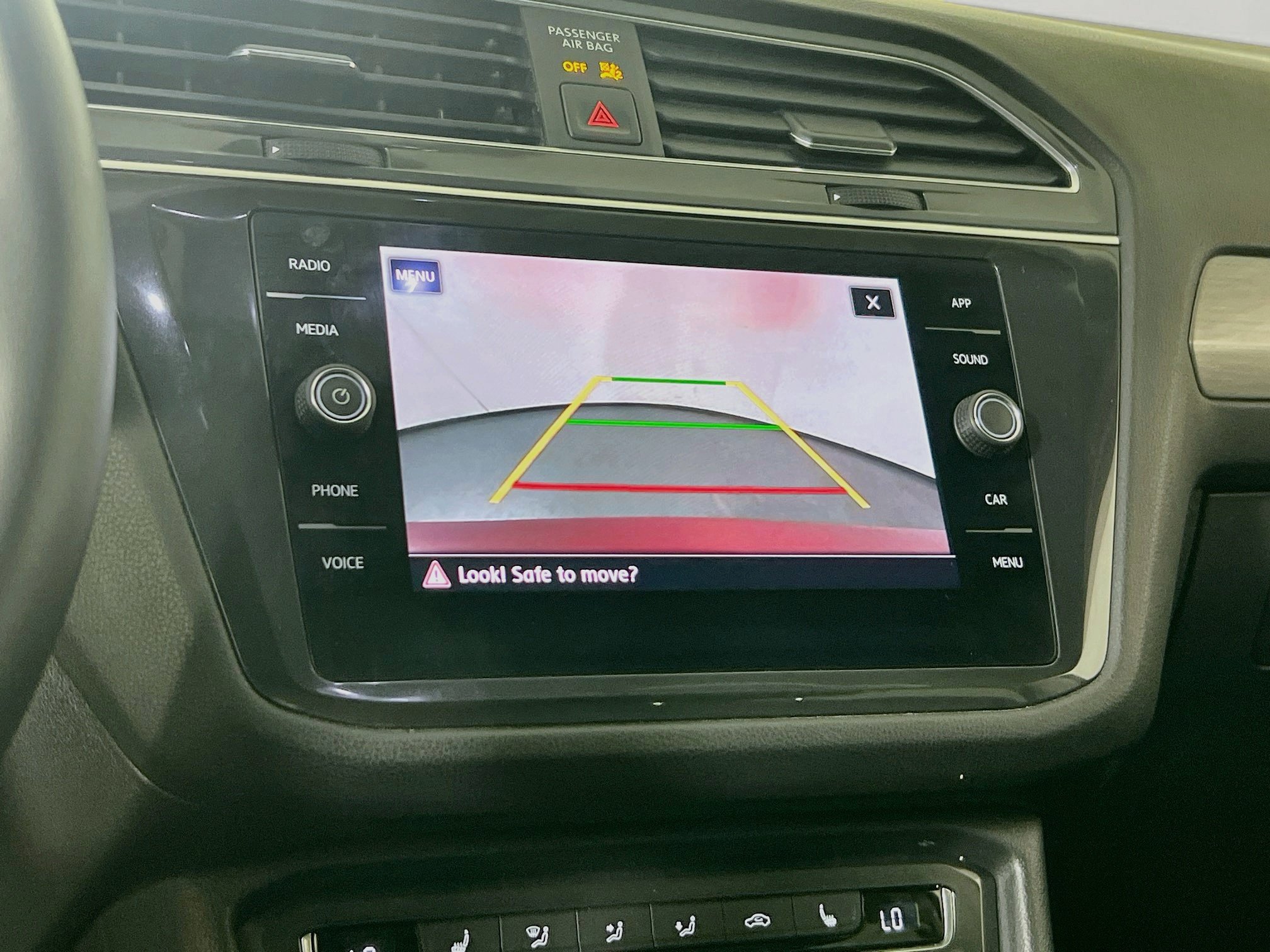 Used 2020 Volkswagen Tiguan SE w/ Panoramic Sunroof Package AWD/4WD image 13