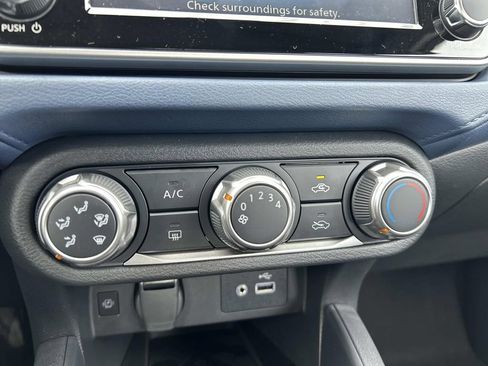 Used 2025 Nissan Versa SV w/ Trunk Package image 29