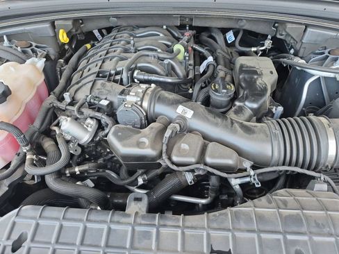 Used 2024 Jeep Grand Cherokee L Altitude AWD/4WD image 20