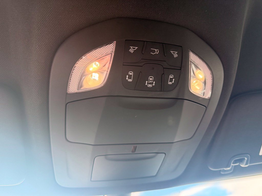 Used 2024 Chrysler Pacifica Touring FWD image 30