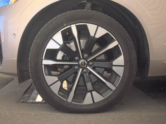 Used 2026 Volvo XC60 B5 Plus AWD/4WD image 8