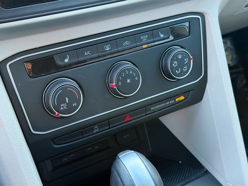 Used 2023 Volkswagen Atlas SE image 33