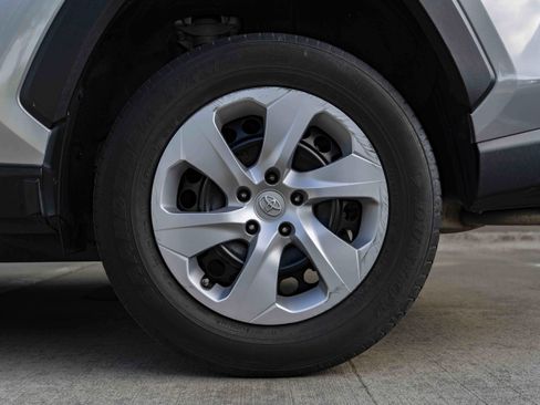 Used 2024 Toyota RAV4 LE AWD/4WD image 15