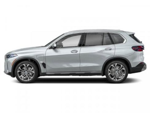 New 2026 BMW X5 xDrive50e image 3