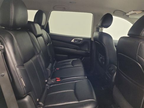 Used 2019 Nissan Pathfinder SL image 19