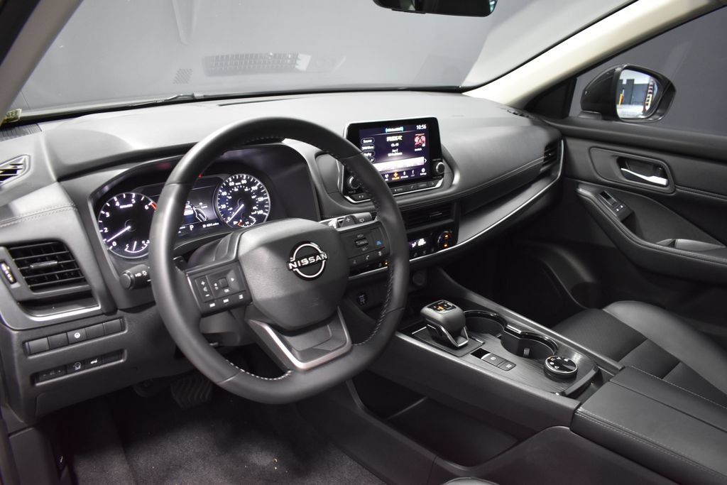 Certified 2026 Nissan Rogue Dark Armor AWD/4WD image 4