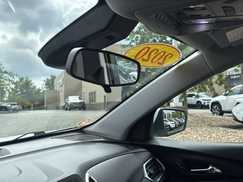 Used 2020 Chevrolet Equinox LT FWD image 23