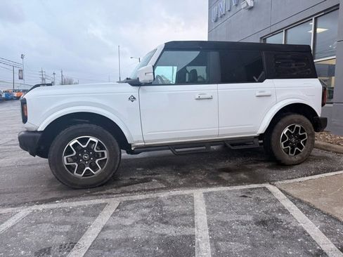 Used 2024 Ford Bronco Outer Banks image 2