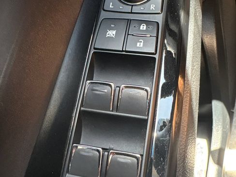 Used 2019 Lexus LX 570 4WD w/ Luxury Package image 17