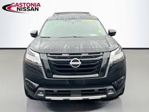 Used 2023 Nissan Pathfinder SL w/ SL Premium Package image 2