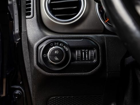 Used 2020 Jeep Gladiator Overland image 19