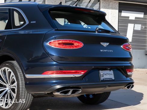 Used 2022 Bentley Bentayga image 13