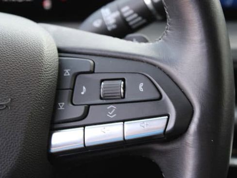 Used 2025 Cadillac XT4 Premium Luxury image 12