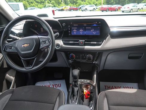 Used 2024 Chevrolet TrailBlazer LT AWD/4WD image 15