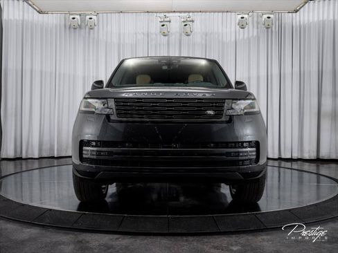 Used 2025 Land Rover Range Rover Long Wheelbase SE AWD/4WD image 2
