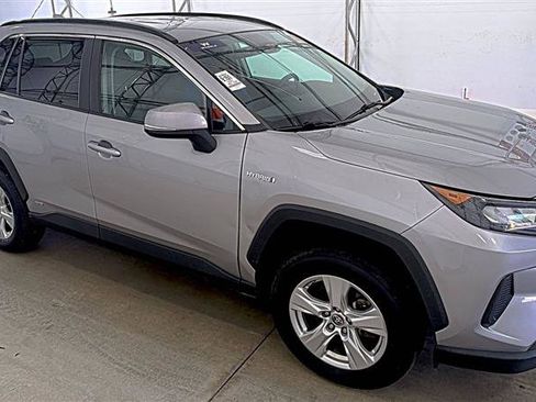 Used 2021 Toyota RAV4 LE AWD/4WD image 3