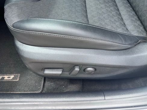 Certified 2022 Kia Niro EX FWD image 10