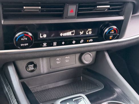 Certified 2025 Nissan Rogue SV FWD image 22