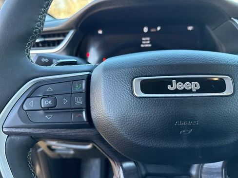 Used 2023 Jeep Grand Cherokee L Limited w/ Black Appearance Package image 38