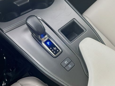 Used 2025 Lexus UX 300h FWD image 17