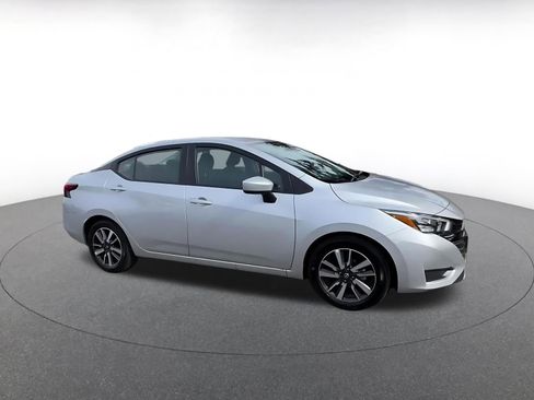 Used 2025 Nissan Versa SV image 2