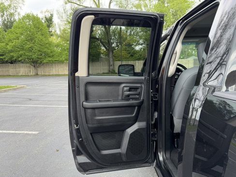 Used 2018 RAM 1500 Express AWD/4WD image 23