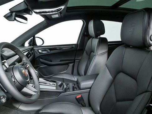 New 2026 Porsche Macan image 5