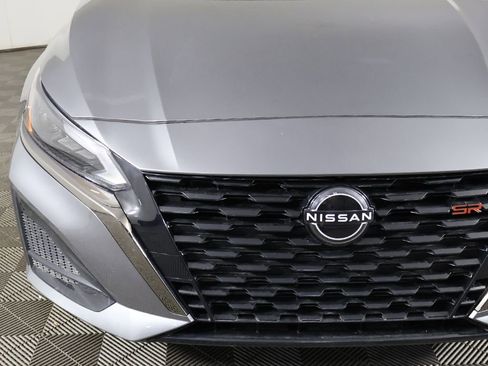 Used 2023 Nissan Altima 2.0 SR FWD image 14