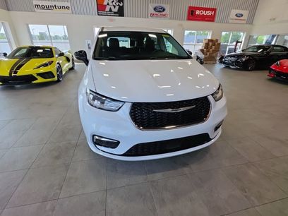Used 2024 Chrysler Pacifica Touring-L