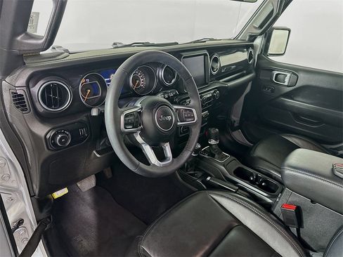 Used 2023 Jeep Wrangler Altitude image 30