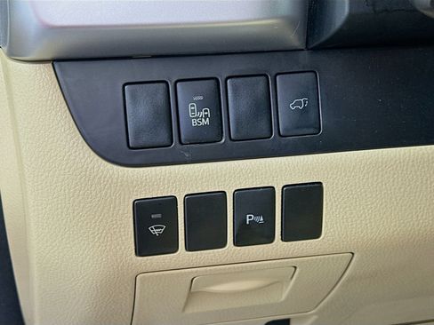 Used 2016 Toyota Highlander Limited FWD image 10