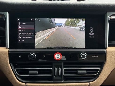 Used 2023 Porsche Macan image 39