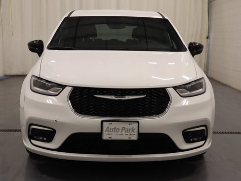 Used 2025 Chrysler Pacifica Select FWD image 5