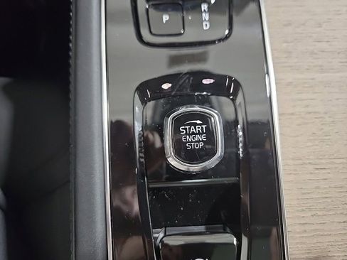New 2026 Volvo XC90 T8 Plus w/ Protection Package Premier AWD/4WD image 17