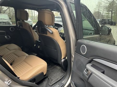 Certified 2025 Land Rover Discovery Dynamic SE image 12