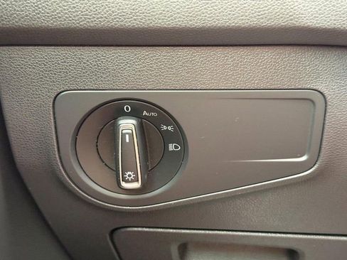 Used 2019 Volkswagen Tiguan SE w/ Panoramic Sunroof Package image 29