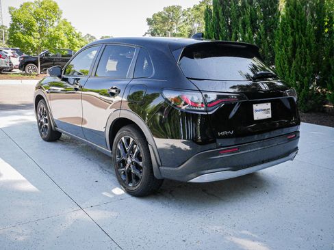 Used 2023 Honda HR-V Sport image 9